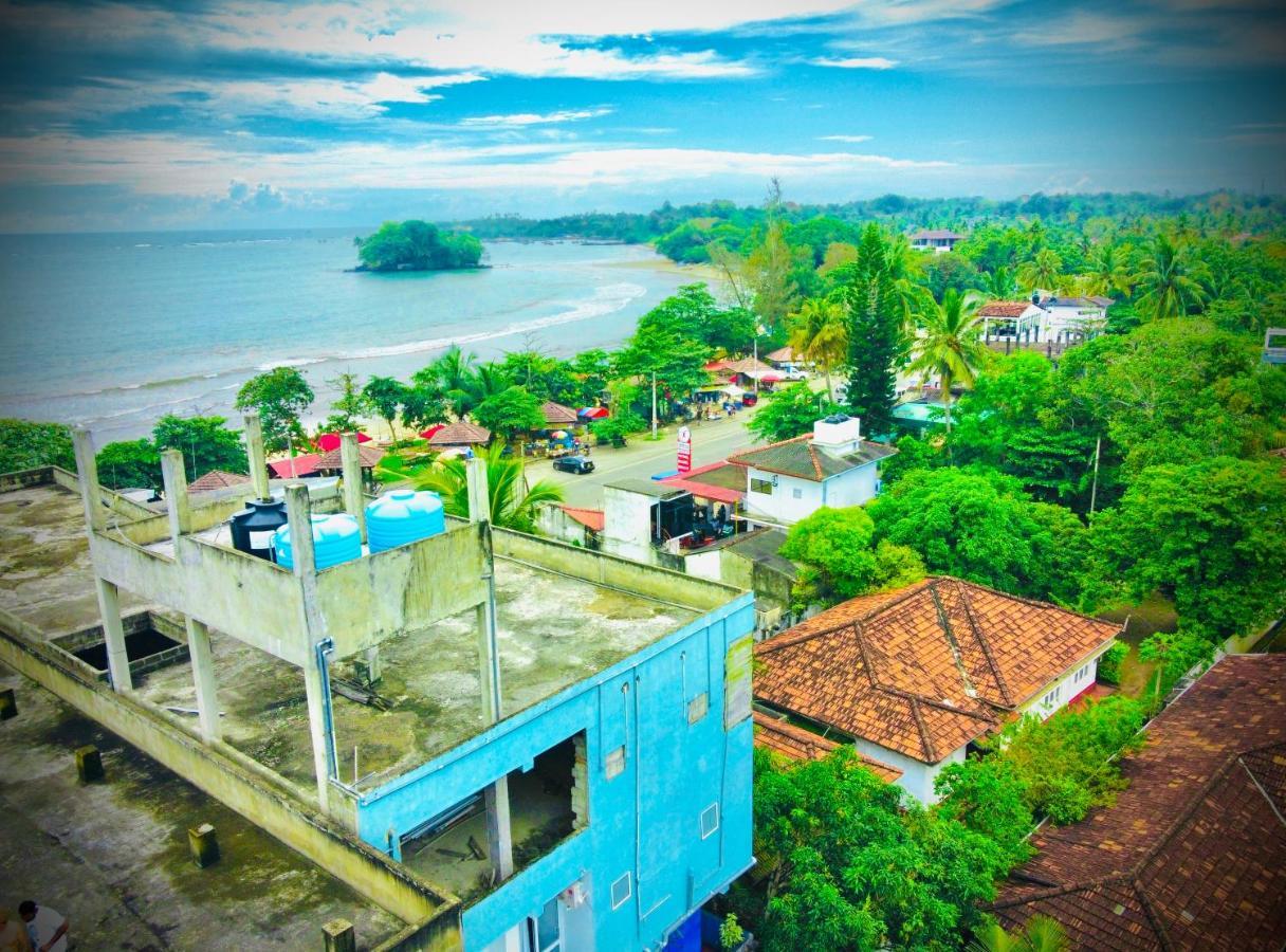 Surasa Beach Resort Weligama Esterno foto