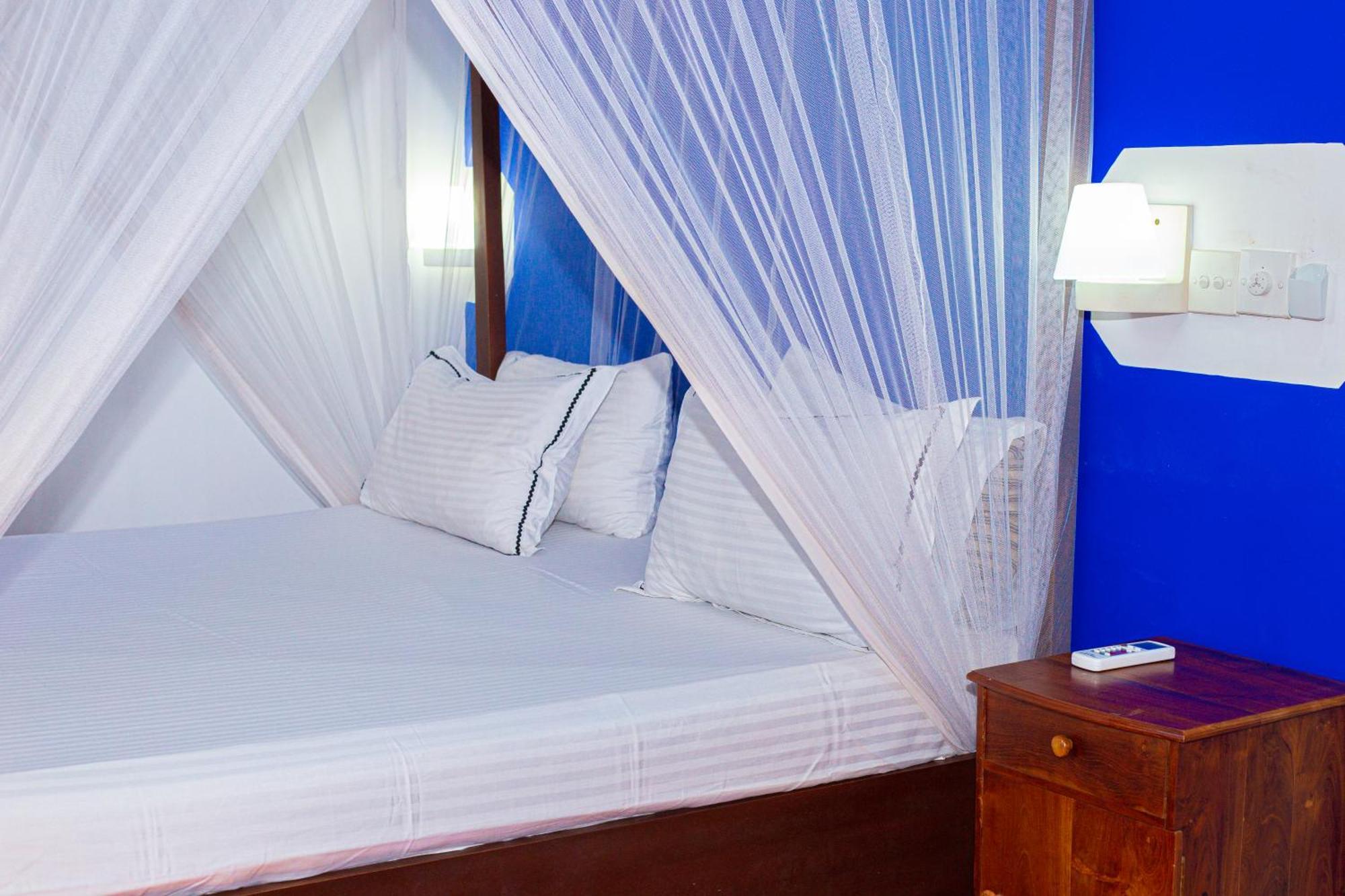 Surasa Beach Resort Weligama Esterno foto