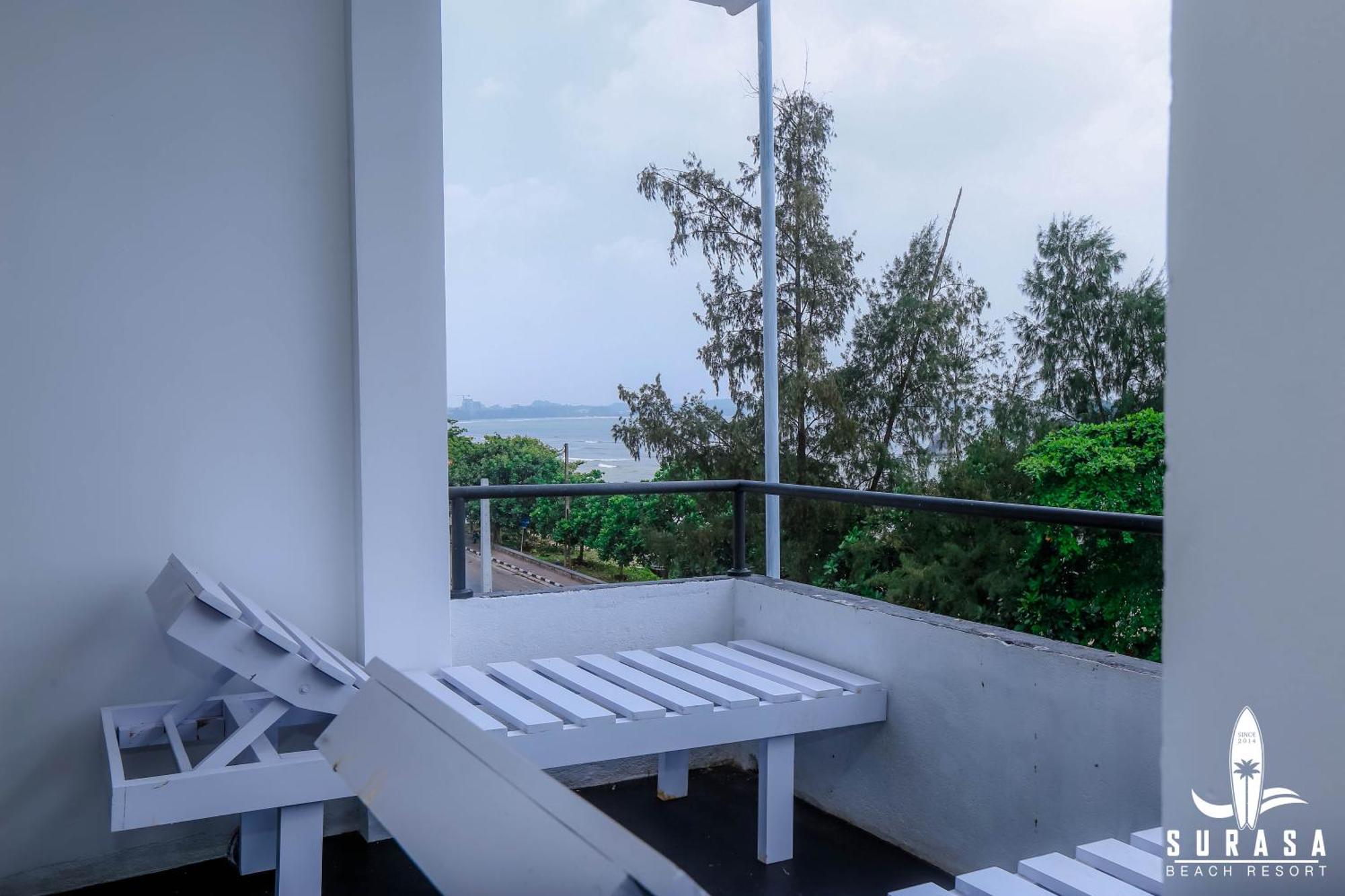 Surasa Beach Resort Weligama Esterno foto