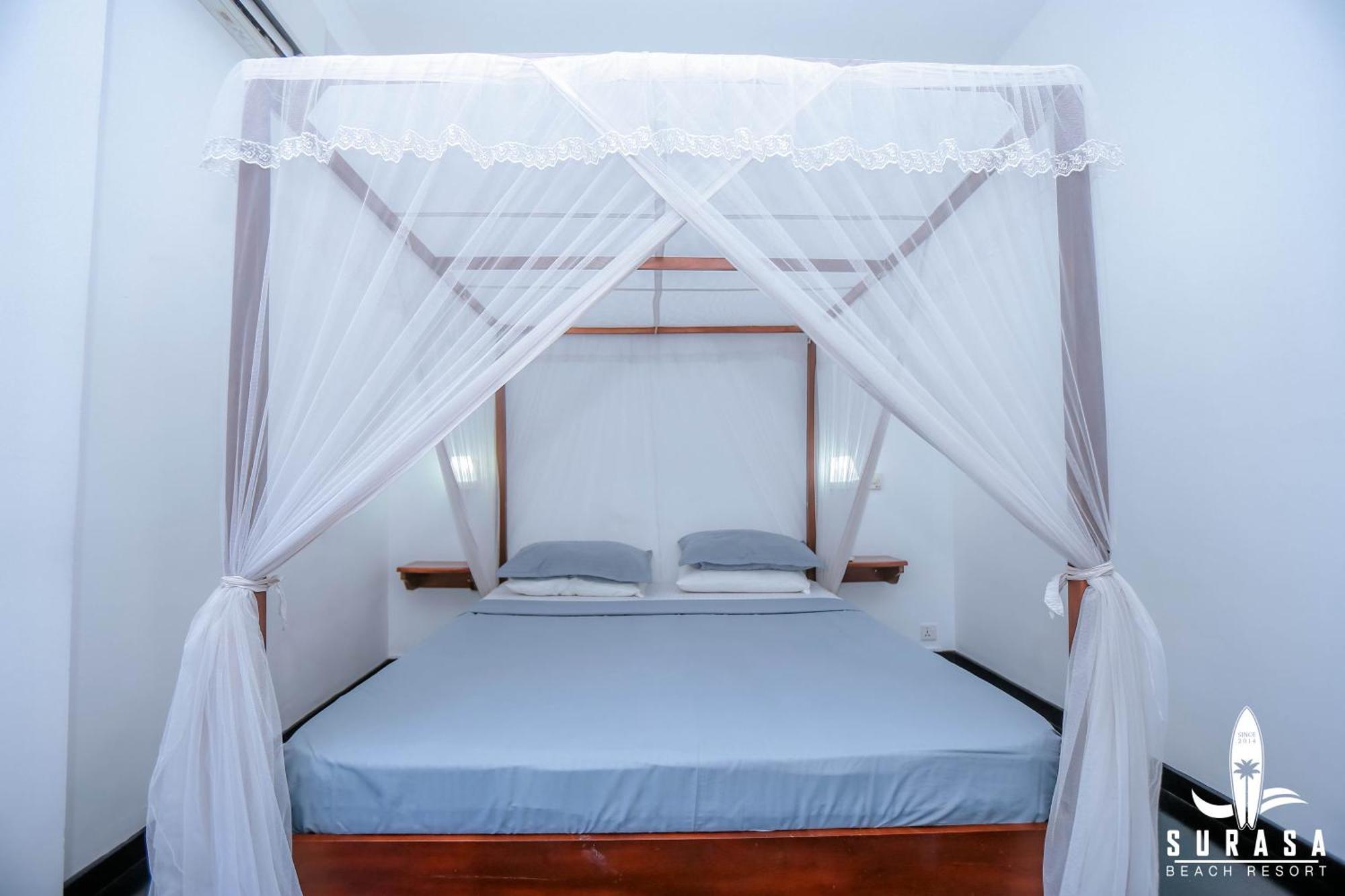 Surasa Beach Resort Weligama Esterno foto