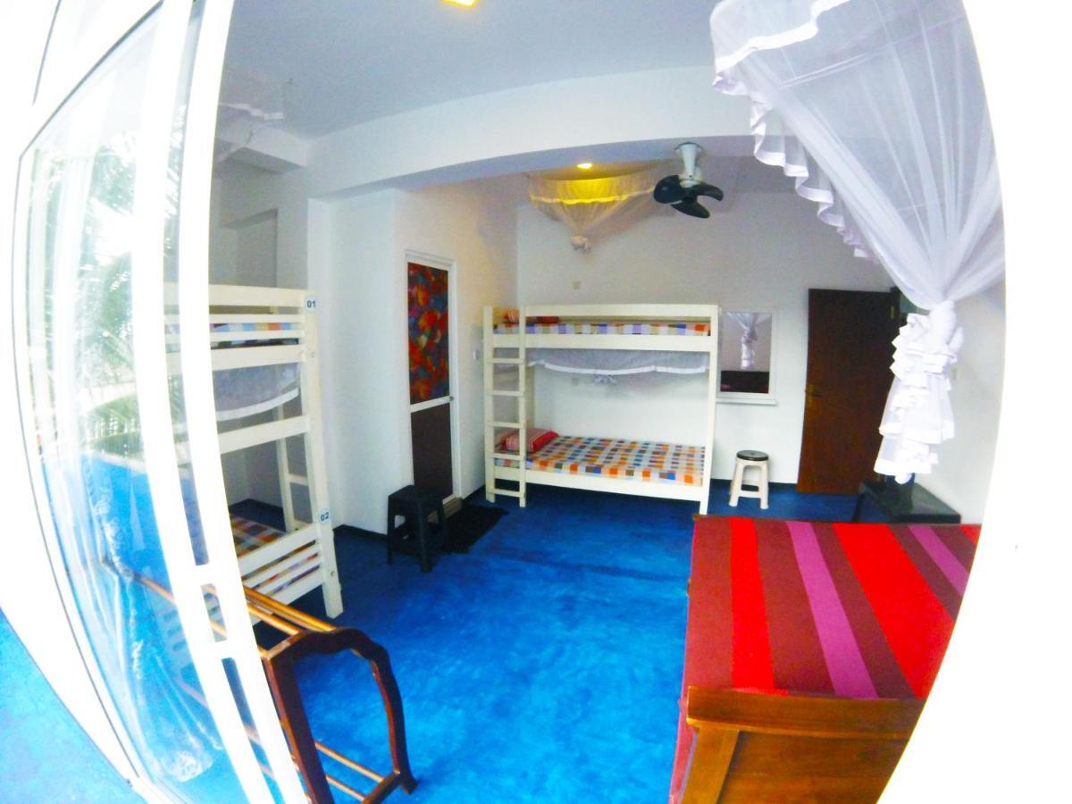 Surasa Beach Resort Weligama Esterno foto